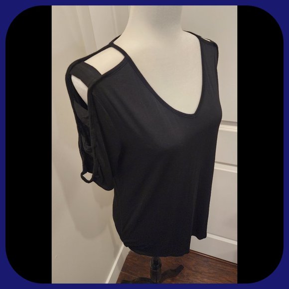 ONLY PUFF || Cute Cold Shoulder Top (SIZE L) - Picture 3 of 7